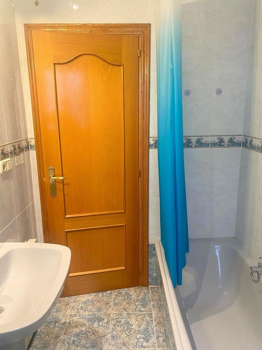 Penthouse de 4 chambres à louer à Moixent - 500 € (Ref: 10089588)