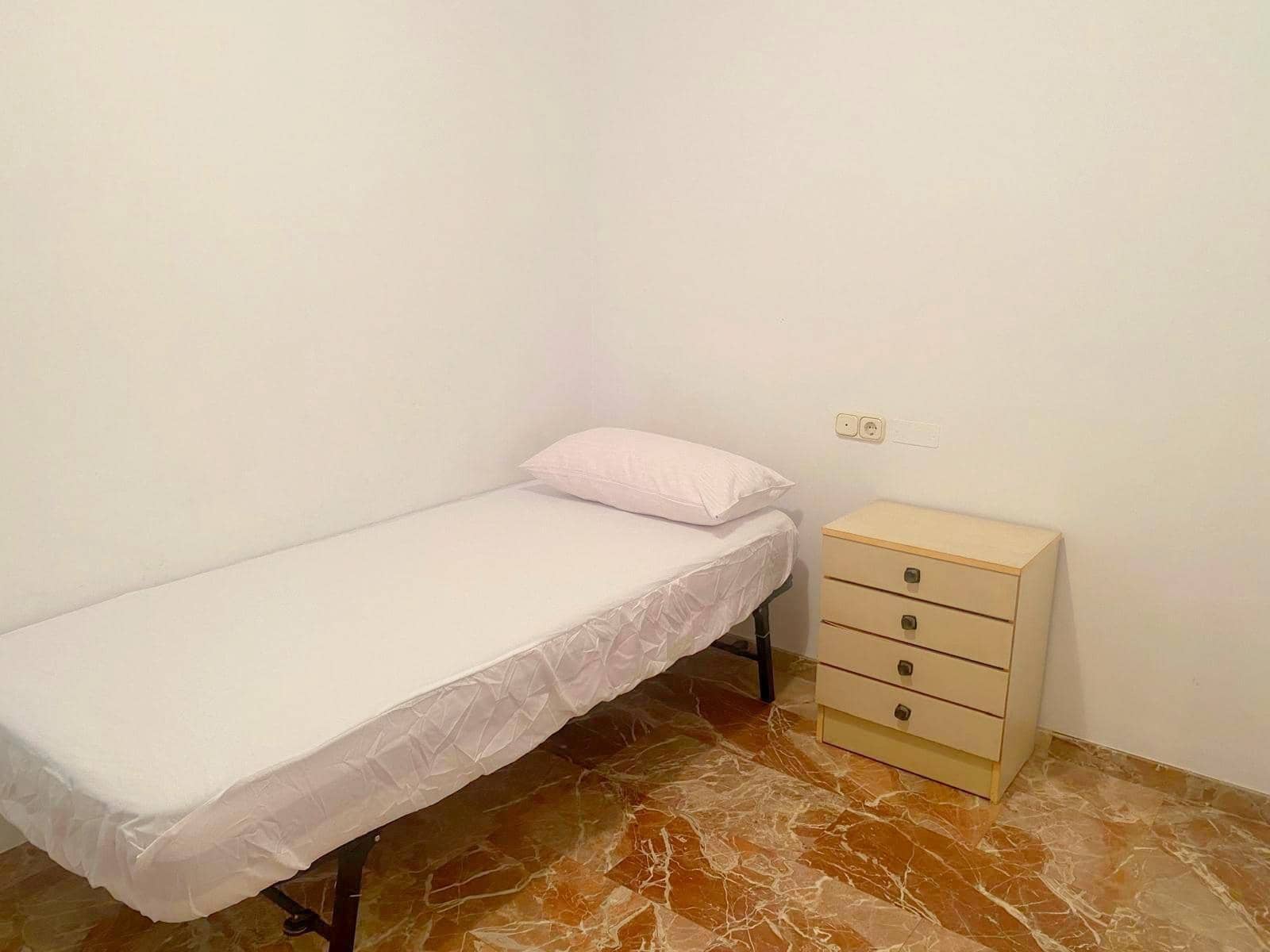 Penthouse de 4 chambres à louer à Moixent - 500 € (Ref: 10089588)