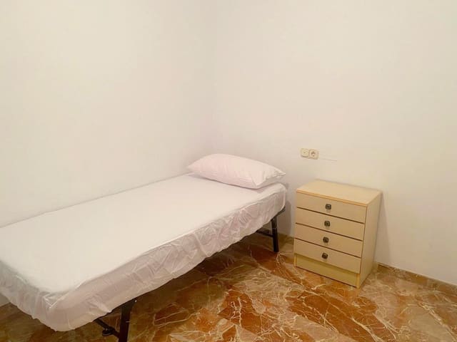 4 bedroom Penthouse for rent in Moixent - € 500 (Ref: 10089588)