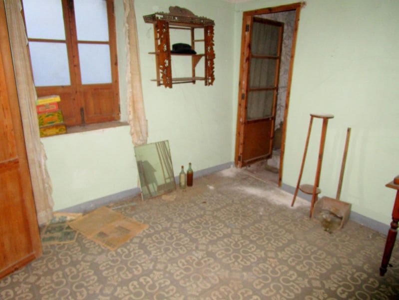 4 slaapkamer Huis te koop in Moixent - € 54.000 (Ref: 3298124)