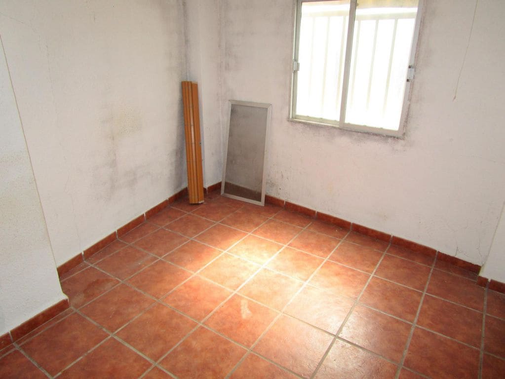 6 soveværelse Byhus til salg i Moixent - € 75.000 (Ref: 3562821)