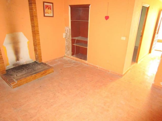 6 bedroom Townhouse for sale in Moixent - € 75,000 (Ref: 3562821)