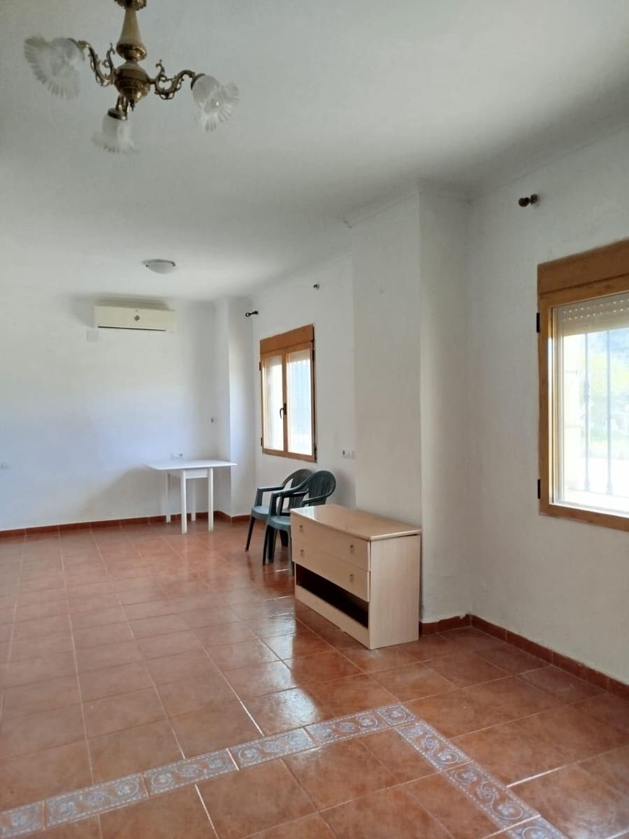 3 Zimmer Villa zu vermieten in Xativa mit Pool - 630 € (Ref: 4377339)