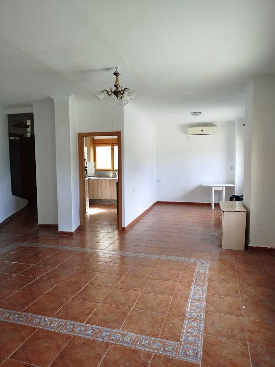 3 Zimmer Villa zu vermieten in Xativa mit Pool - 630 € (Ref: 4377339)