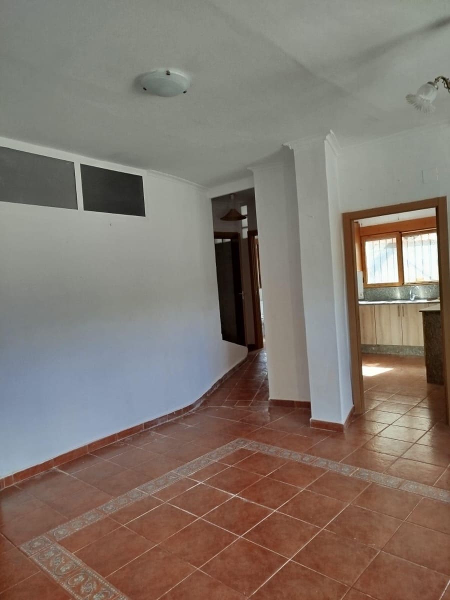 3 Zimmer Villa zu vermieten in Xativa mit Pool - 630 € (Ref: 4377339)