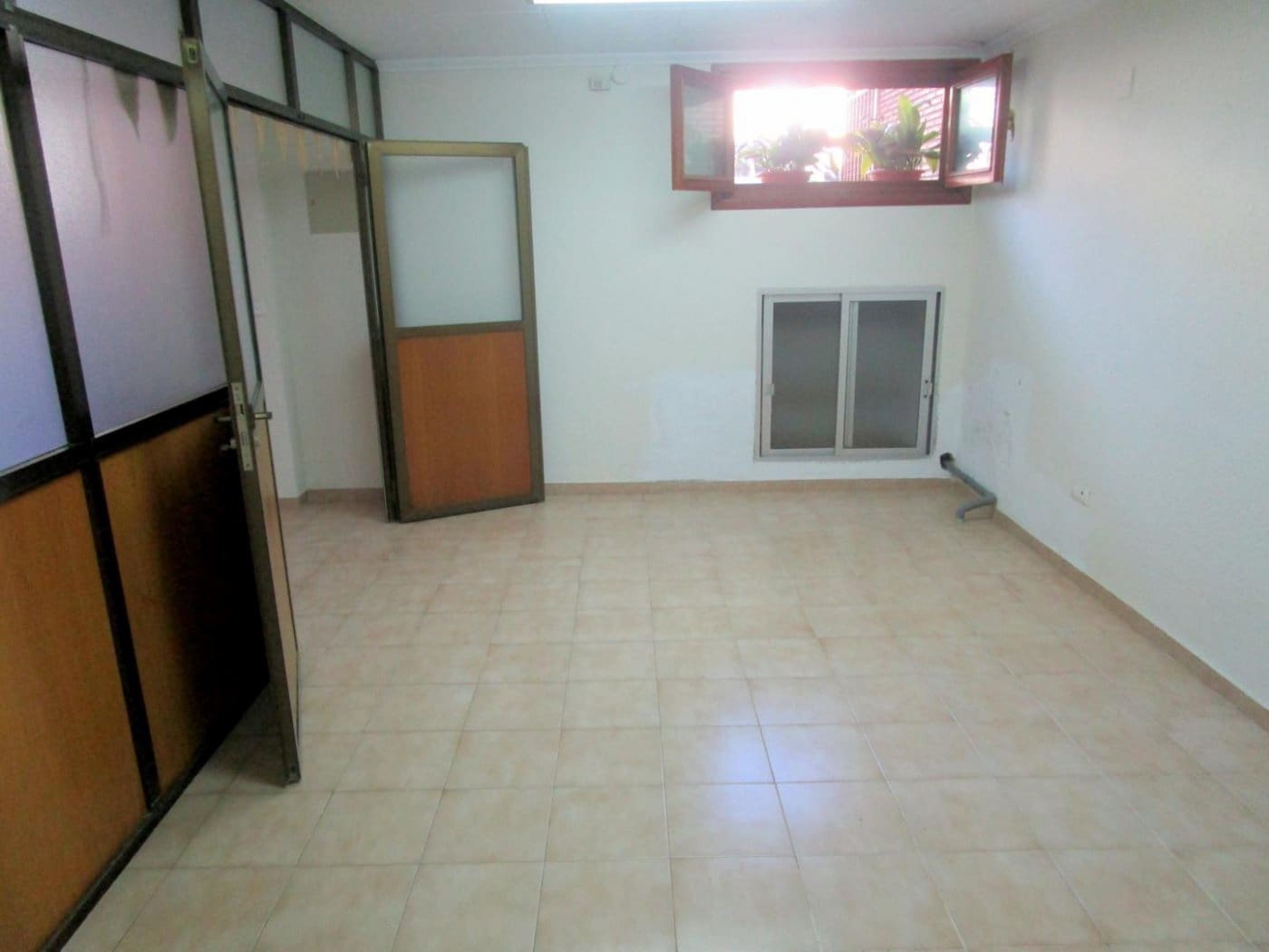 Commercial for rent in Moixent - € 300 (Ref: 6181794)