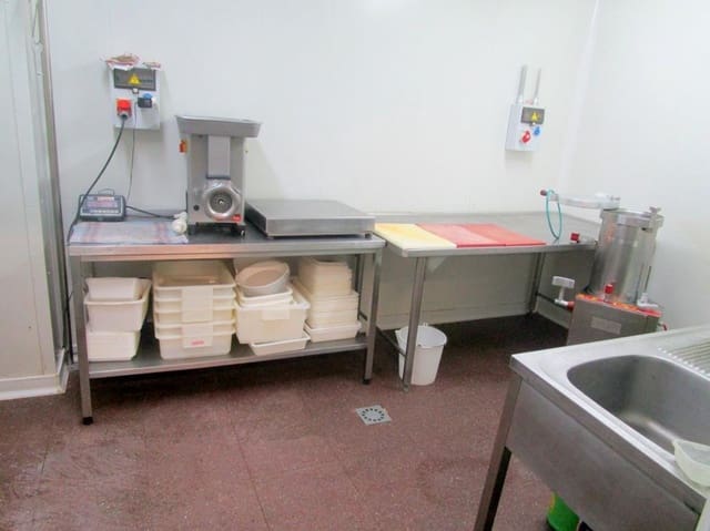 Commercieel te huur in Moixent - € 500 (Ref: 6181821)