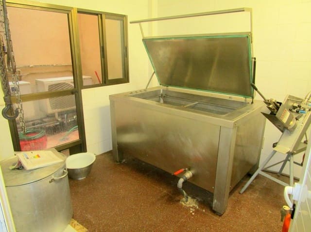 Commercieel te huur in Moixent - € 500 (Ref: 6181821)