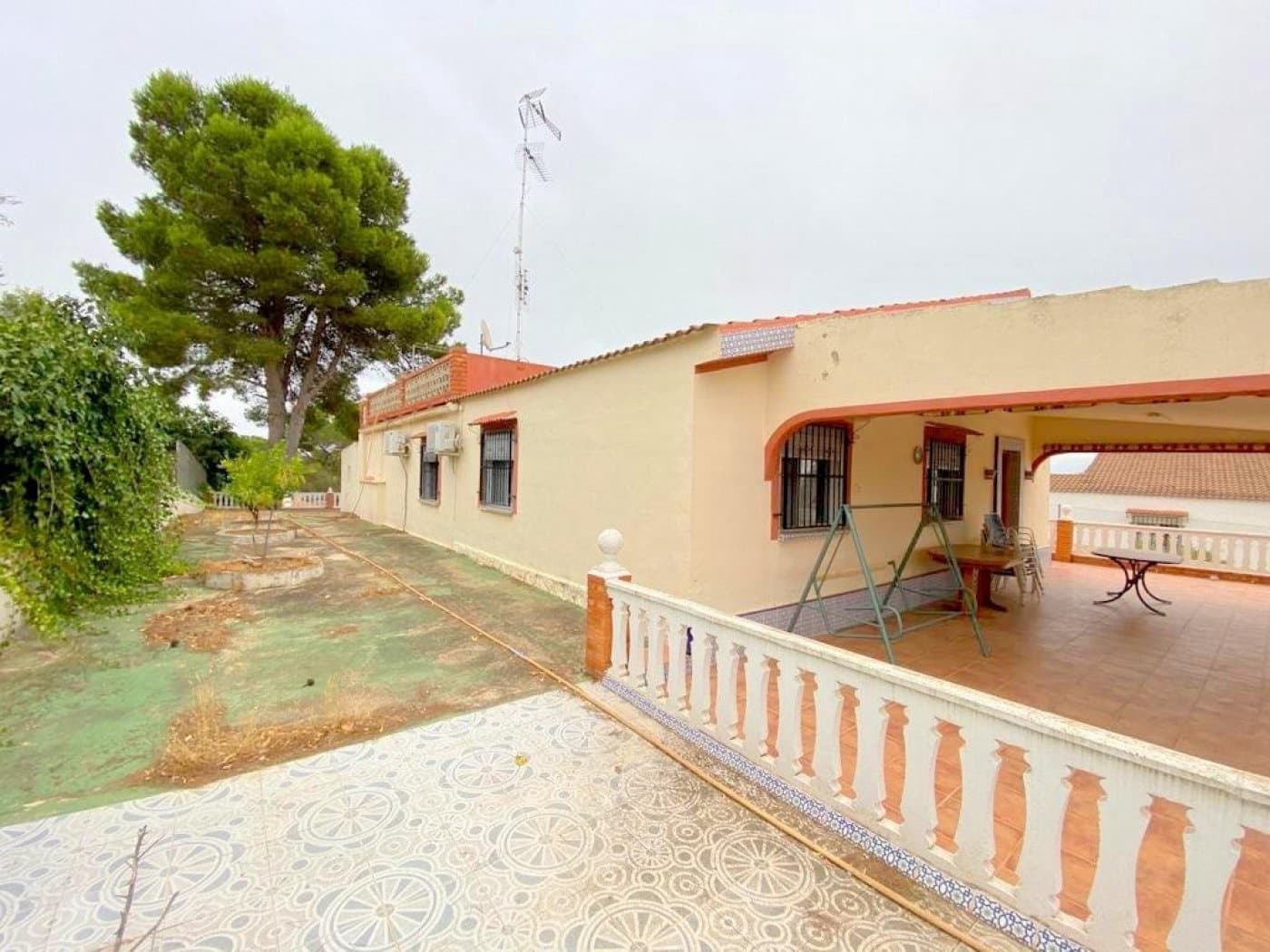 4 makuuhuone Huvila myytävänä paikassa Moixent mukana uima-altaan 
autotalli - 160 000 € (Ref: 6181855)