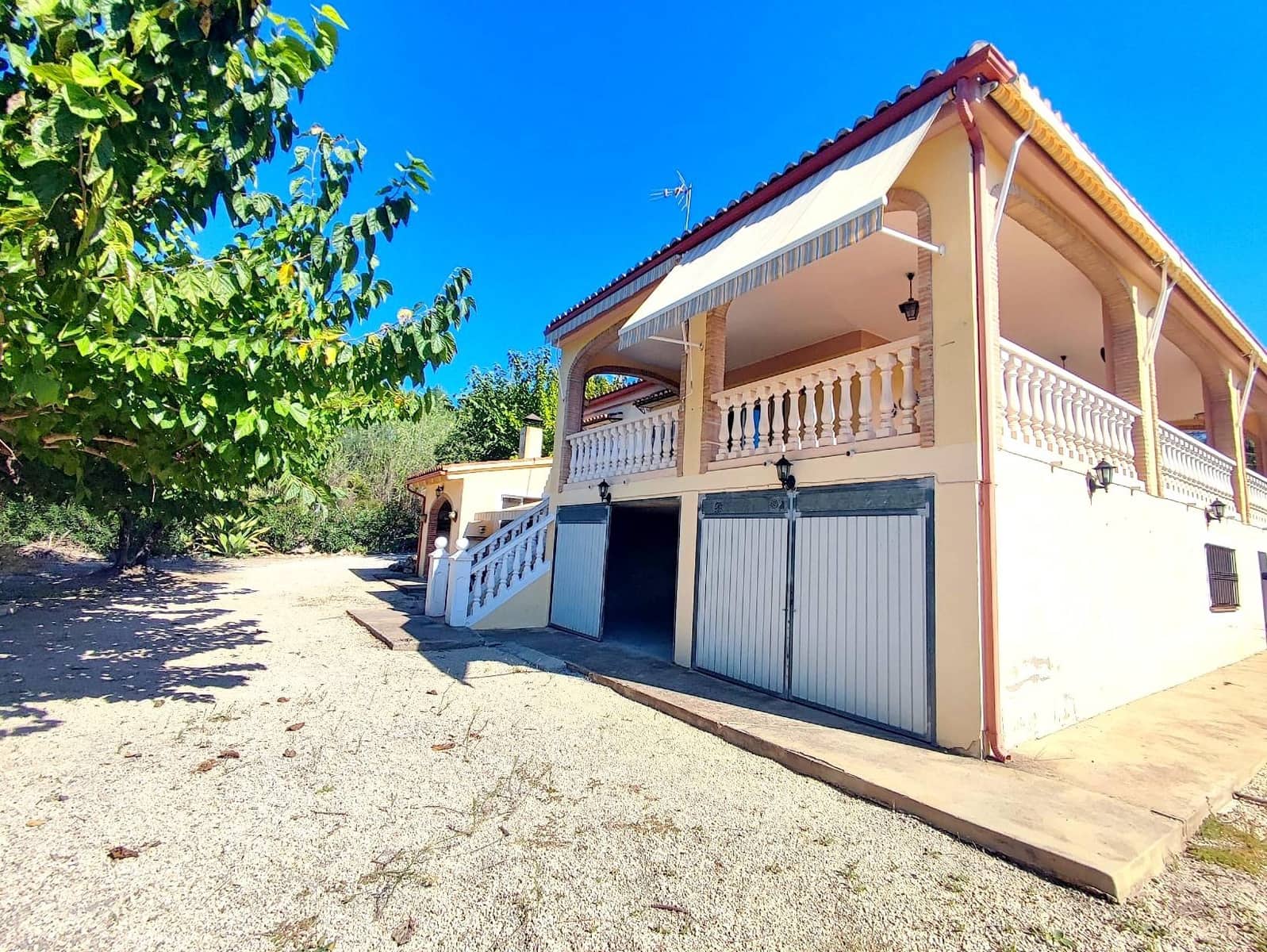 3 slaapkamer Villa te koop in Xativa met zwembad garage - € 300.000 (Ref: 8168943)