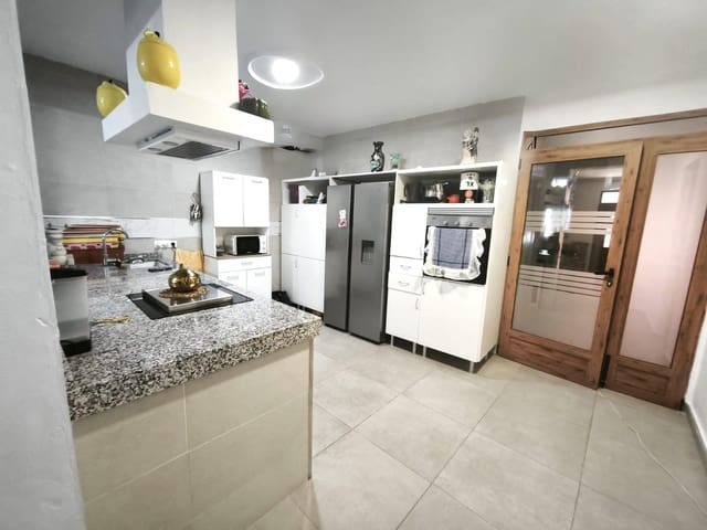 4 bedroom Townhouse for sale in Xàtiva with pool - € 220,000 (Ref: 9285309)