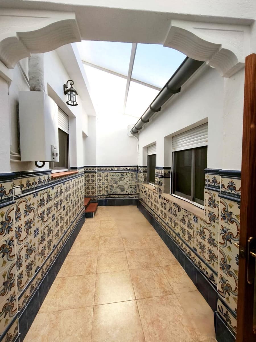 6 bedroom Townhouse for sale in Xativa - € 160,000 (Ref: 9296979)