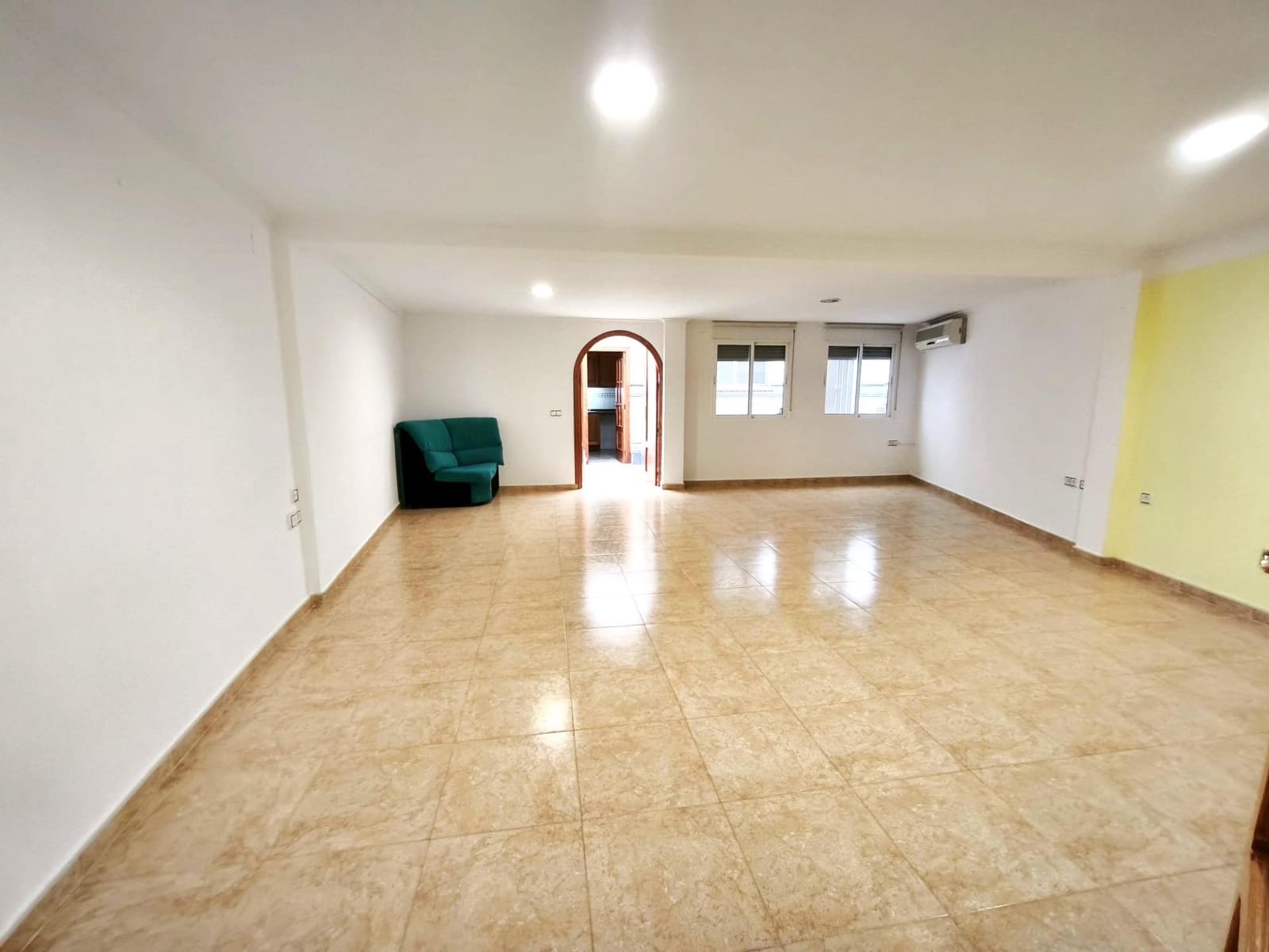 6 bedroom Townhouse for sale in Xativa - € 160,000 (Ref: 9296979)