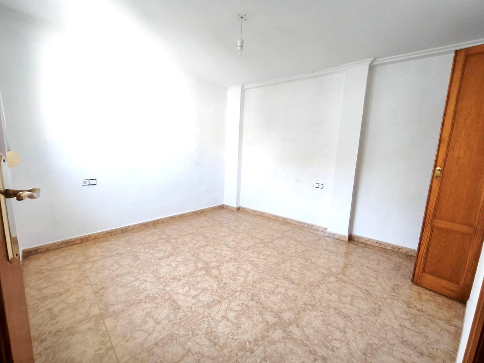 6 bedroom Townhouse for sale in Xativa - € 160,000 (Ref: 9296979)