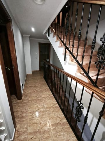 4 sovrum Radhus till salu i Llanera de Ranes med garage - 165 000 € (Ref: 9411075)