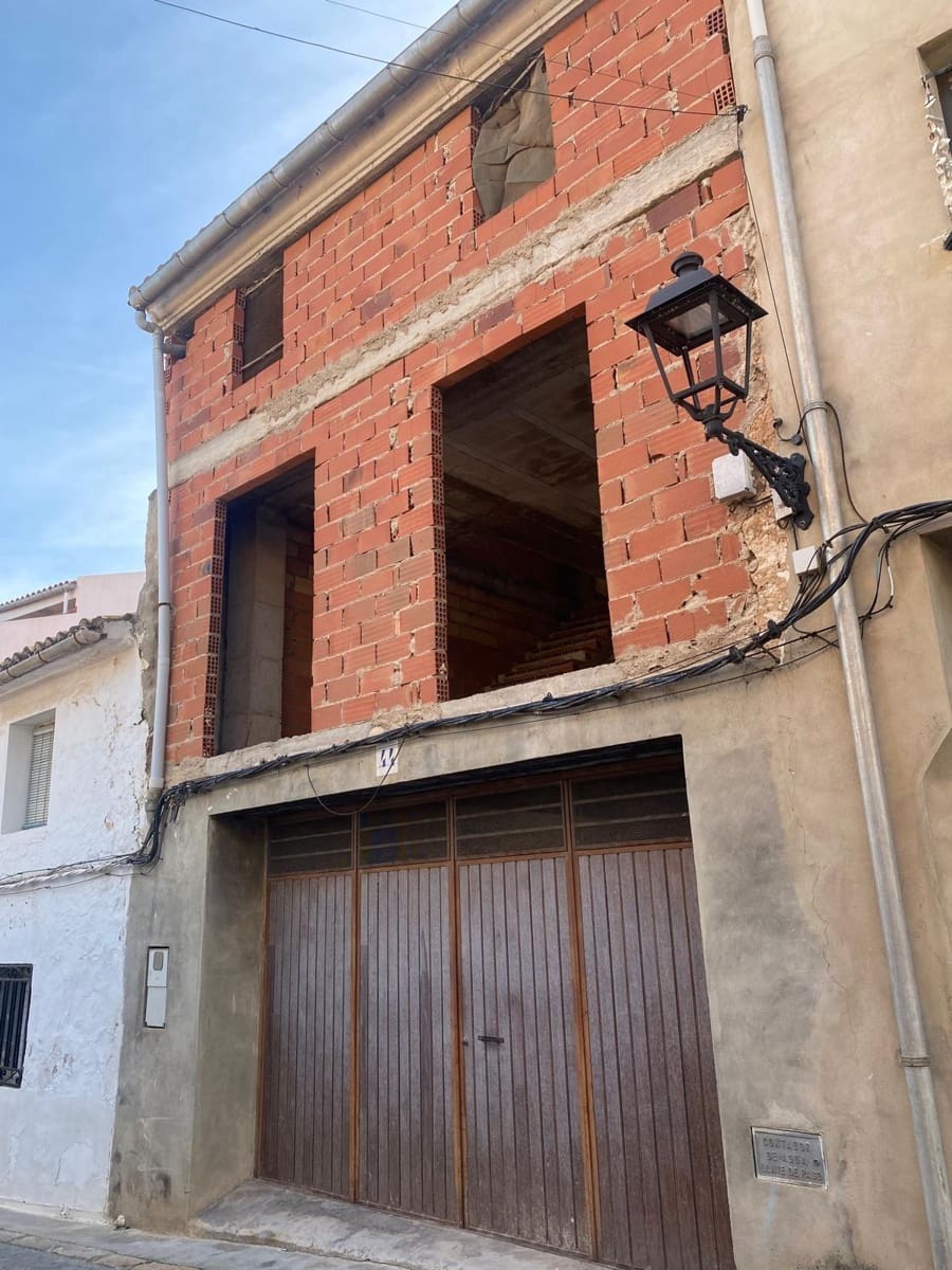 Townhouse for sale in Moixent - € 120,000 (Ref: 9466023)