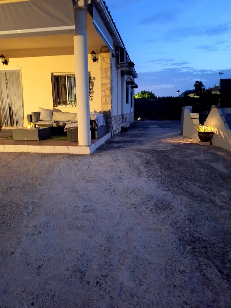 3 bedroom Villa for sale in Llocnou d'en Fenollet with pool - € 243,000 (Ref: 9548345)