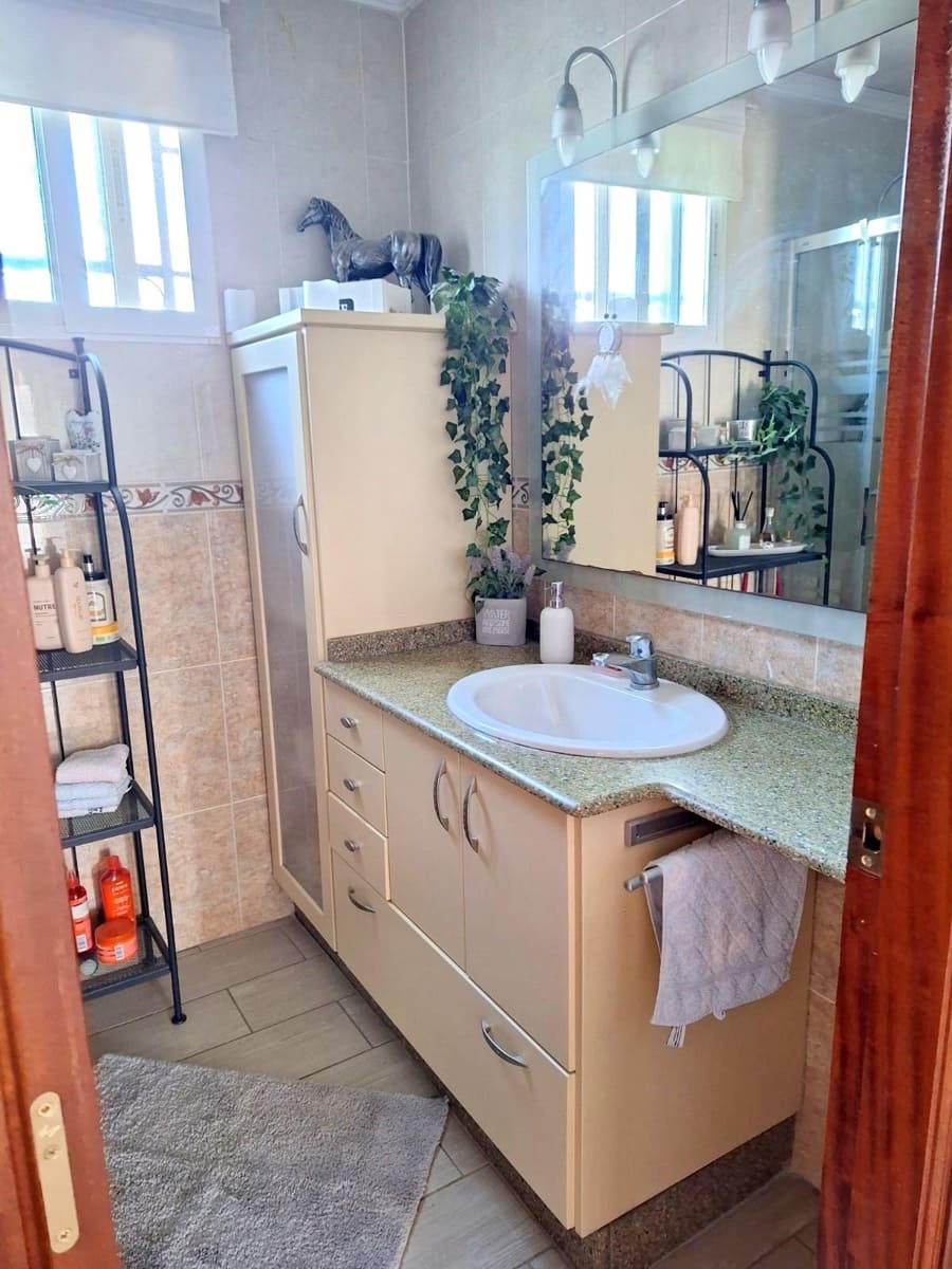 3 bedroom Villa for sale in Llocnou d'en Fenollet with pool - € 243,000 (Ref: 9548345)