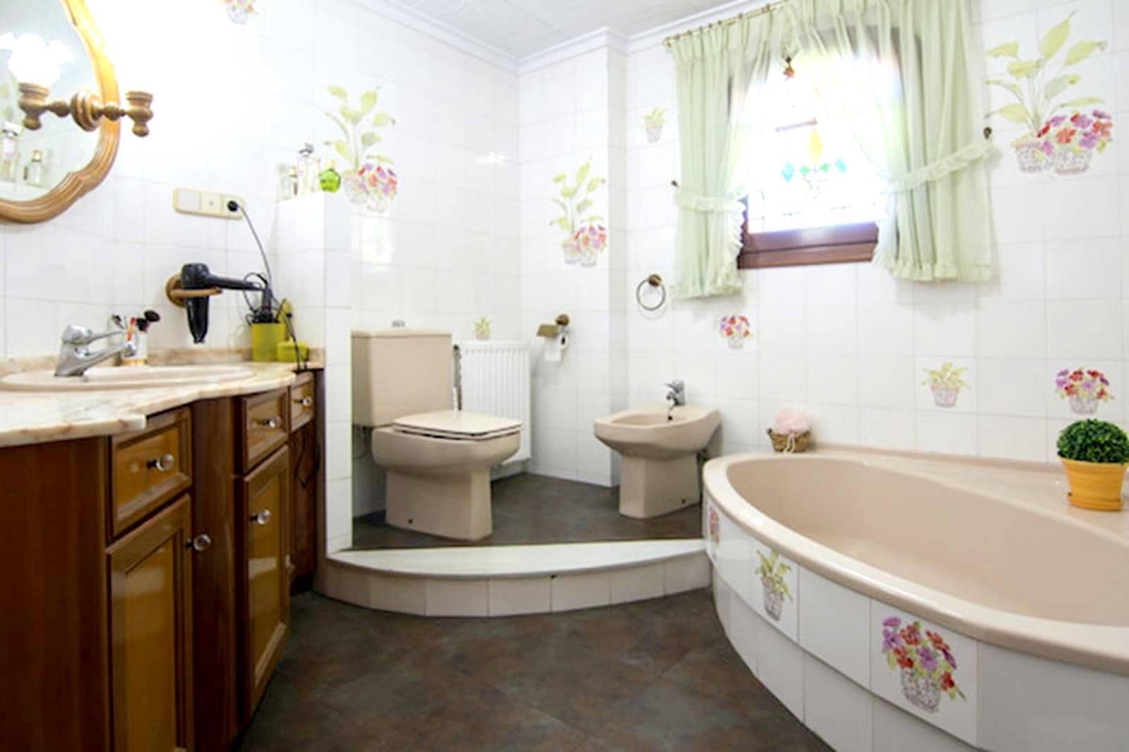 6 soveværelse Villa til salg i Canals med garage - € 400.000 (Ref: 9555975)