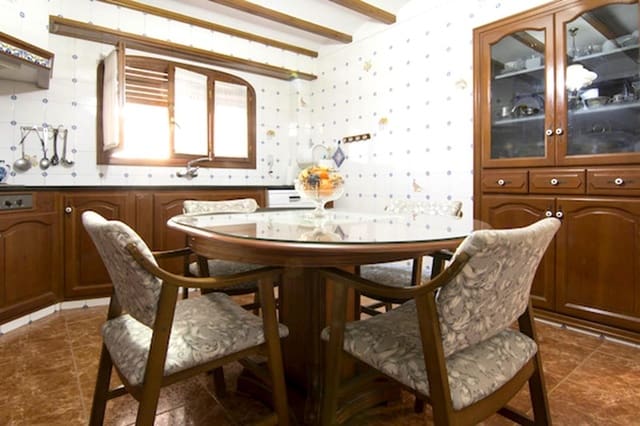 6 soveværelse Villa til salg i Canals med garage - € 400.000 (Ref: 9555975)