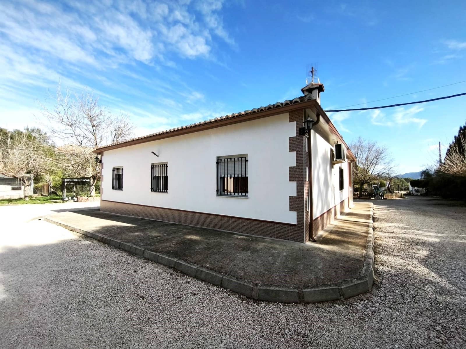 3 bedroom Villa for sale in Xativa with pool garage - € 270,000 (Ref: 9648270)