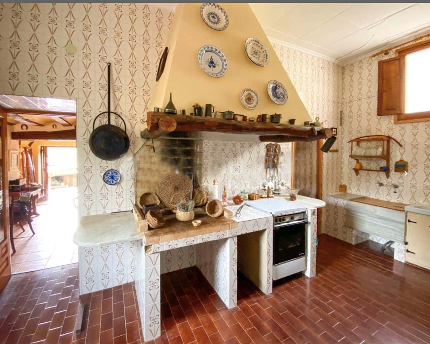 6 bedroom Finca/Country House for sale in La Font de la Figuera - € 360,000 (Ref: 9715008)