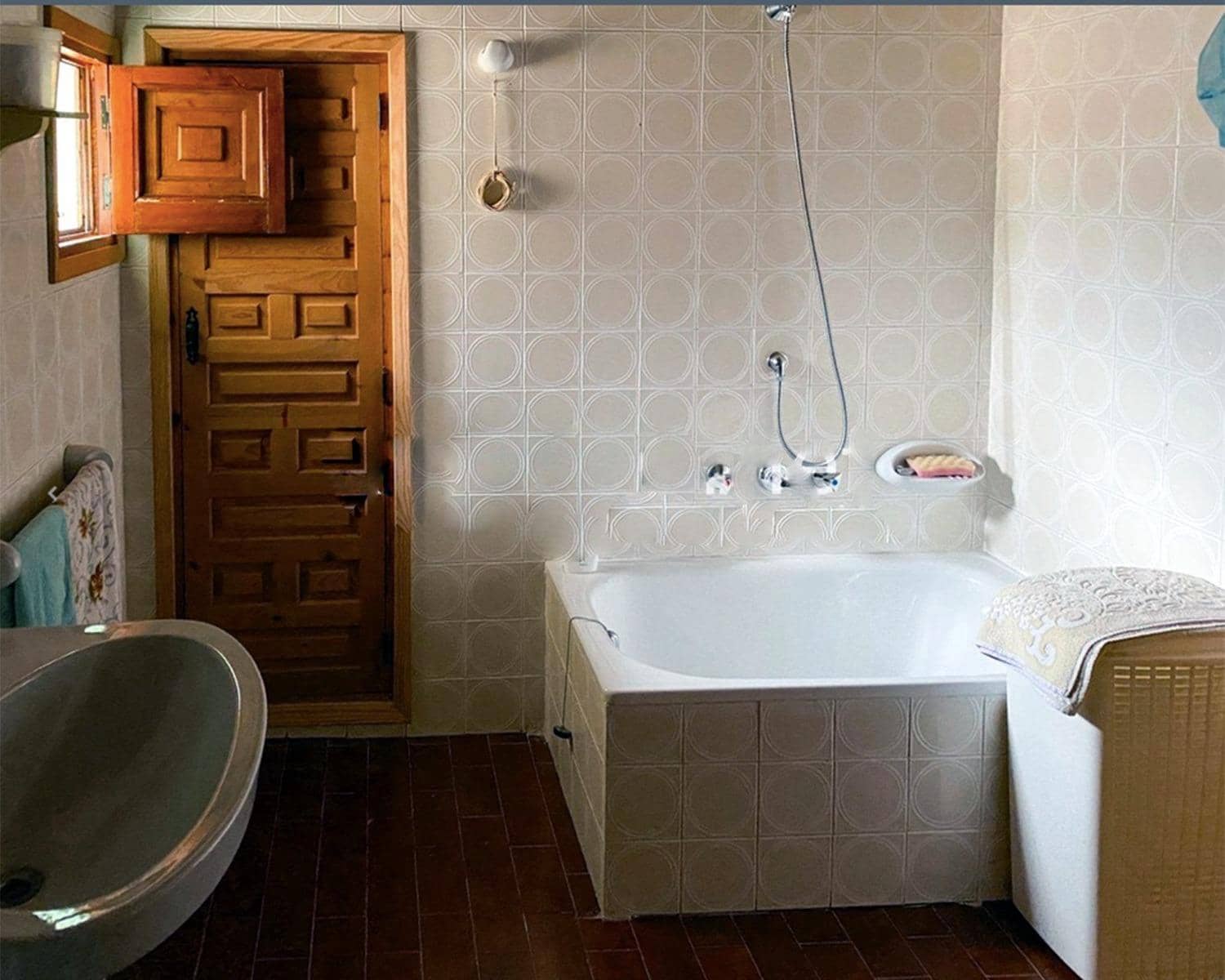 6 bedroom Finca/Country House for sale in La Font de la Figuera - € 360,000 (Ref: 9715008)