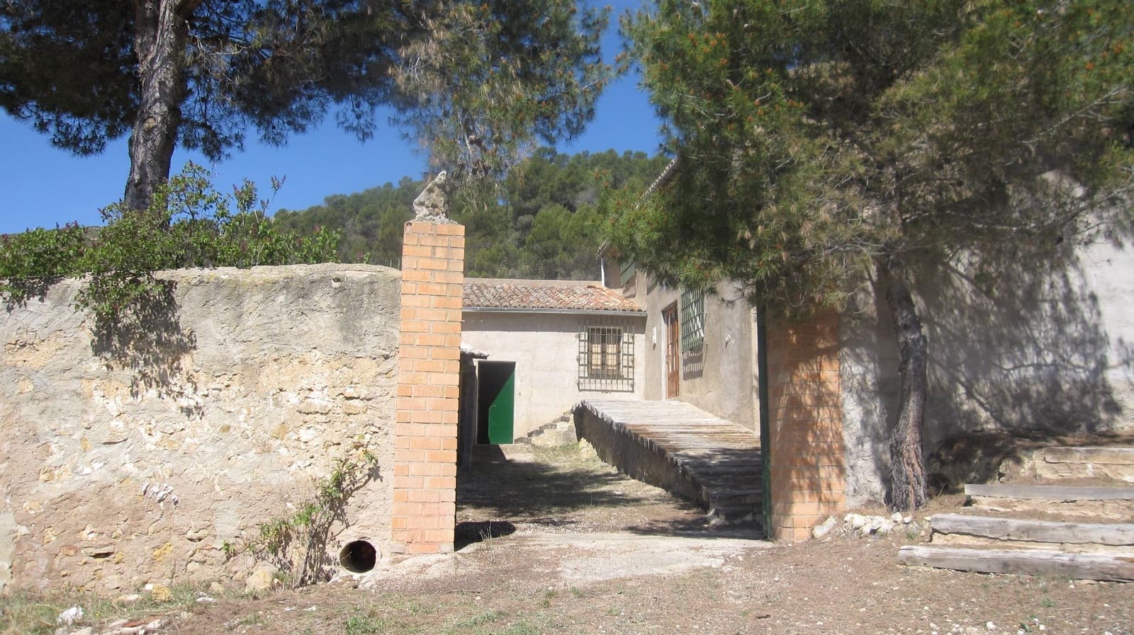 6 bedroom Finca/Country House for sale in La Font de la Figuera - € 360,000 (Ref: 9715008)