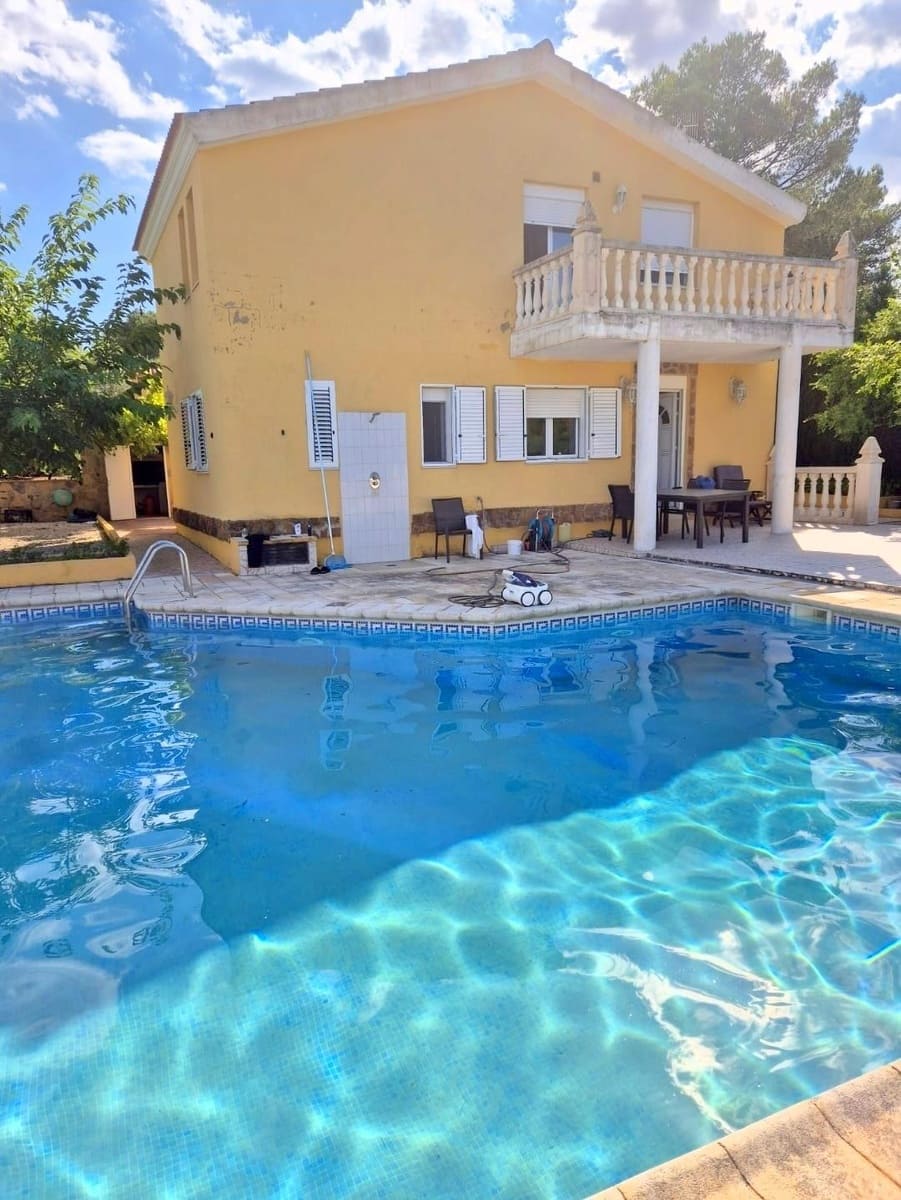 3 bedroom Villa for sale in Moixent with pool garage - € 190,000 (Ref: 9726751)