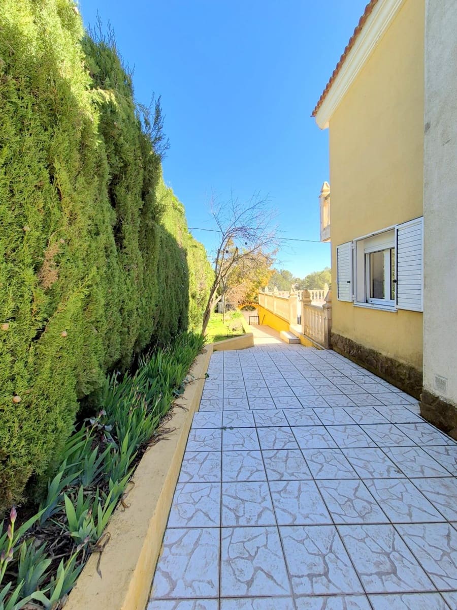 3 bedroom Villa for sale in Moixent with pool garage - € 190,000 (Ref: 9726751)