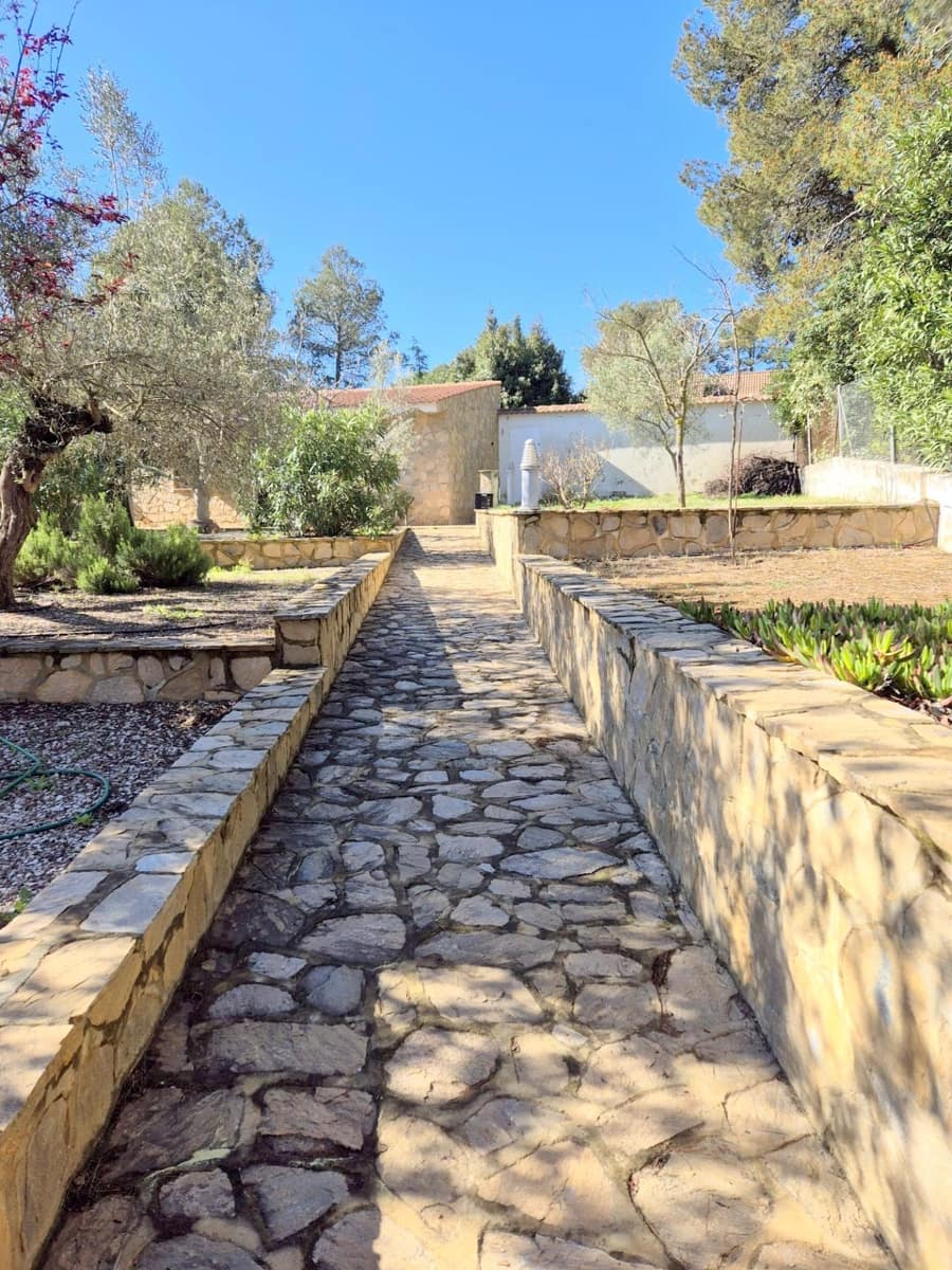 3 bedroom Villa for sale in Moixent with pool garage - € 190,000 (Ref: 9726751)