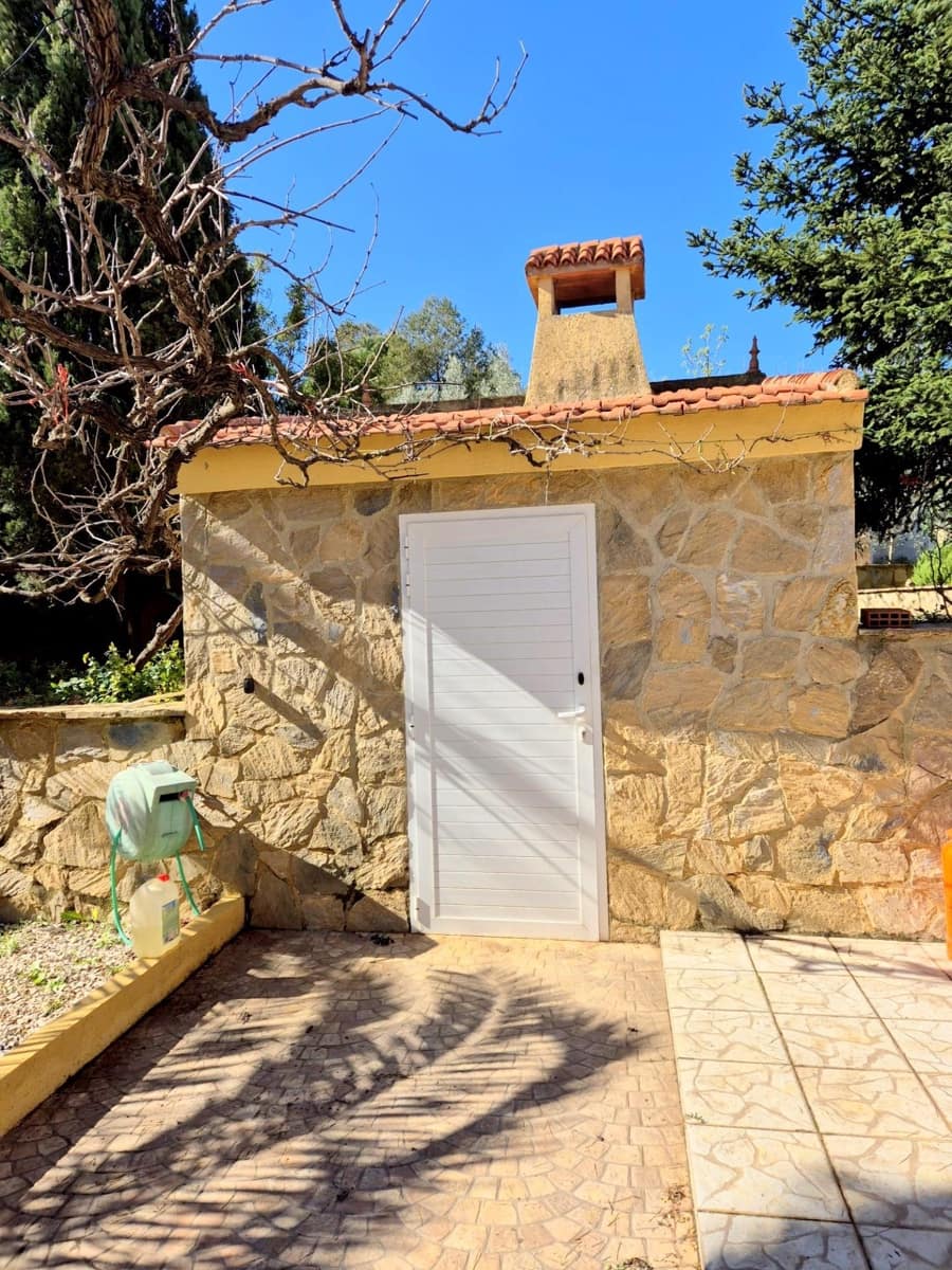 3 bedroom Villa for sale in Moixent with pool garage - € 190,000 (Ref: 9726751)