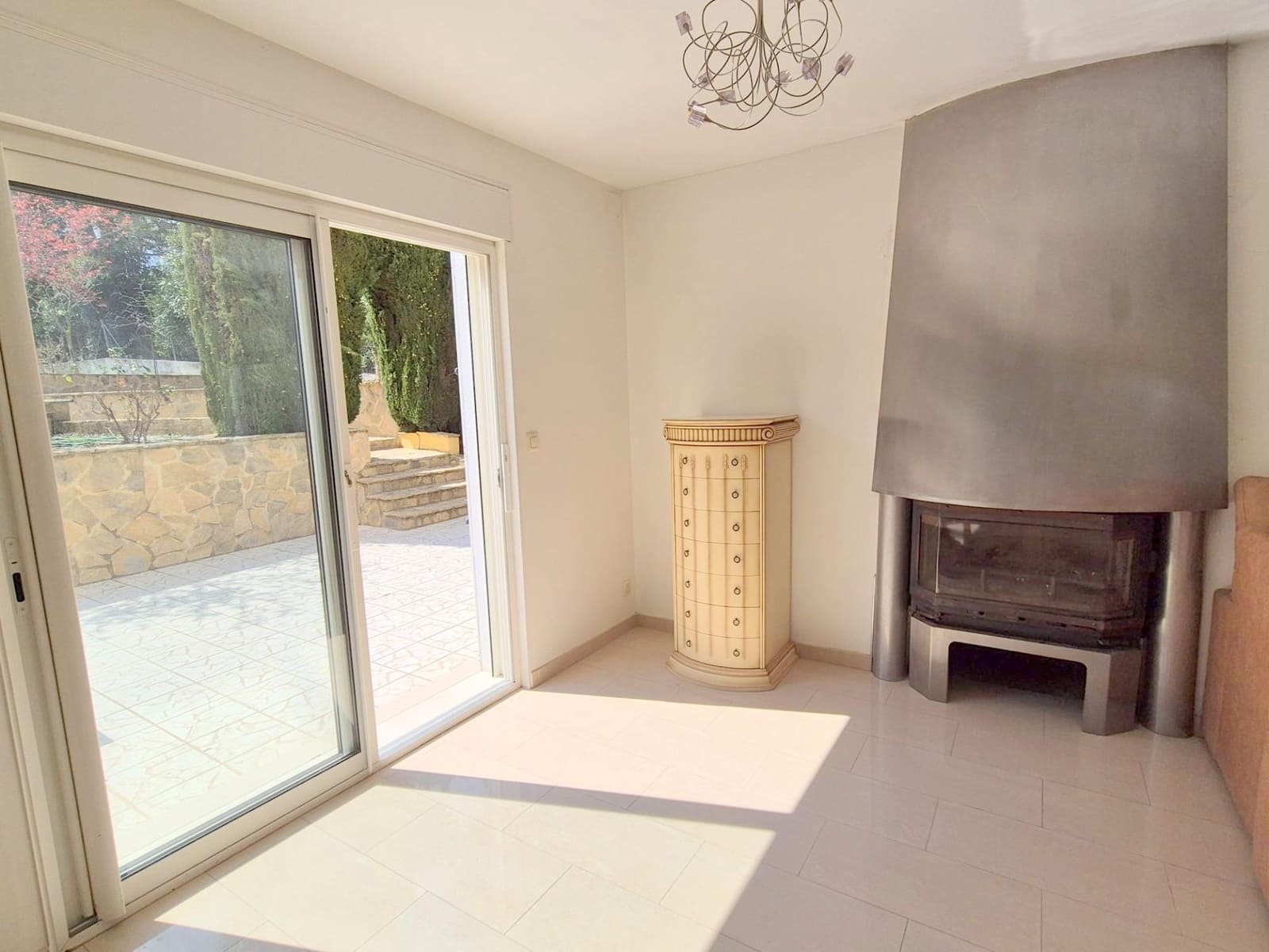 3 bedroom Villa for sale in Moixent with pool garage - € 190,000 (Ref: 9726751)