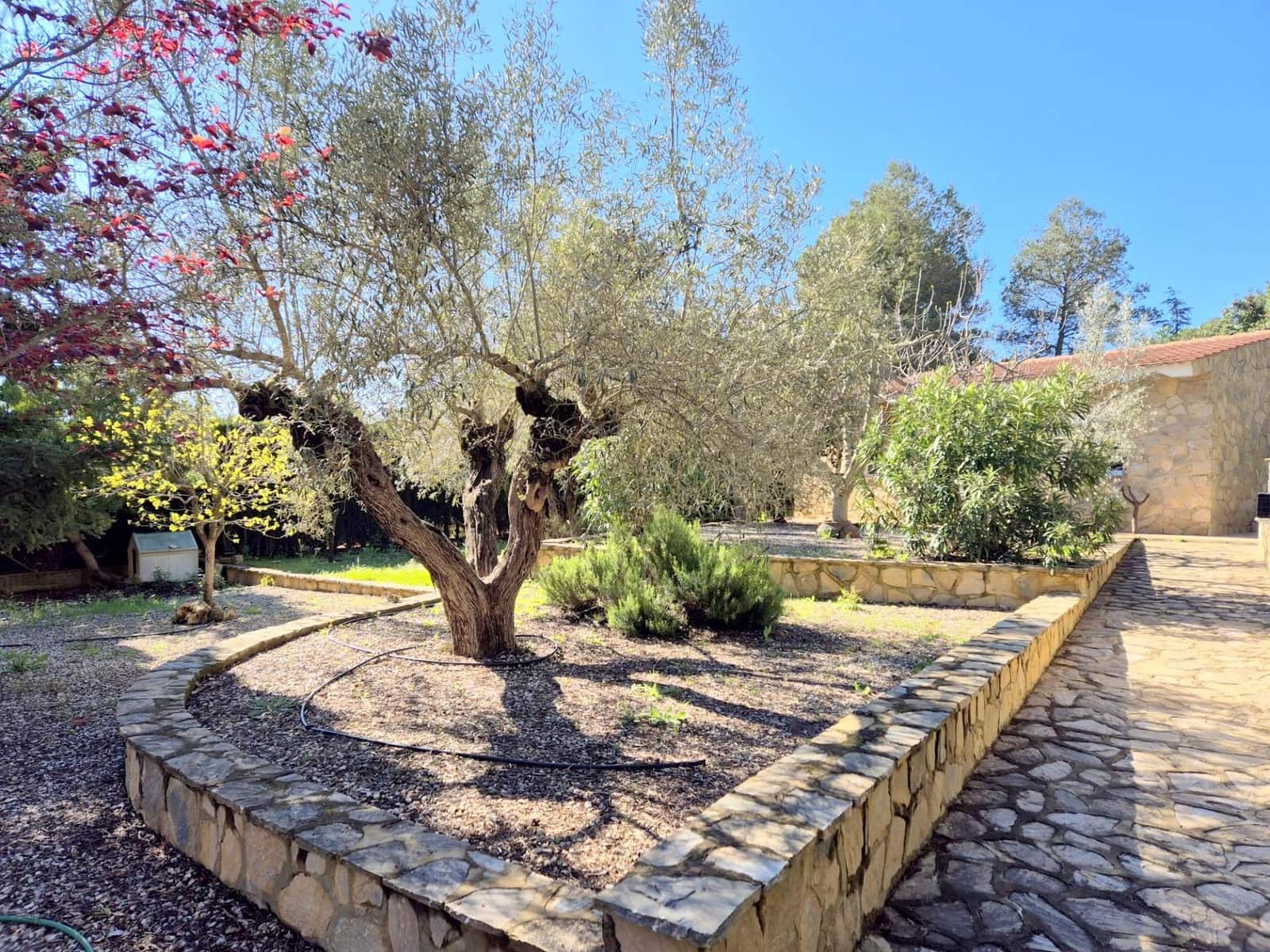 3 bedroom Villa for sale in Moixent with pool garage - € 190,000 (Ref: 9726751)