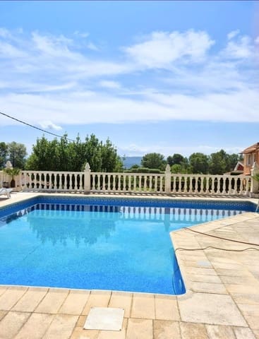 Chalet de 4 habitaciones en Moixent en venta con piscina garaje - 190.000 € (Ref: 9726751)