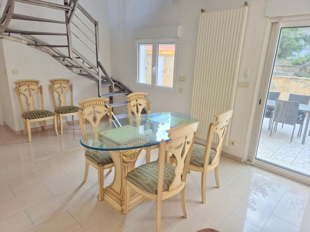 Chalet de 4 habitaciones en Moixent en venta con piscina garaje - 190.000 € (Ref: 9726751)