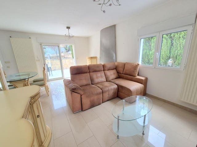 Chalet de 4 habitaciones en Moixent en venta con piscina garaje - 190.000 € (Ref: 9726751)