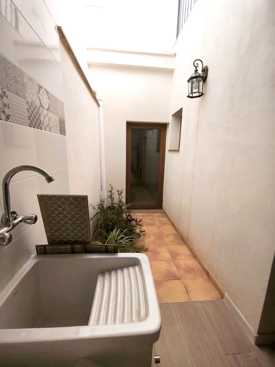 4 bedroom Townhouse for sale in L'Alcudia de Crespins - € 125,000 (Ref: 9726752)