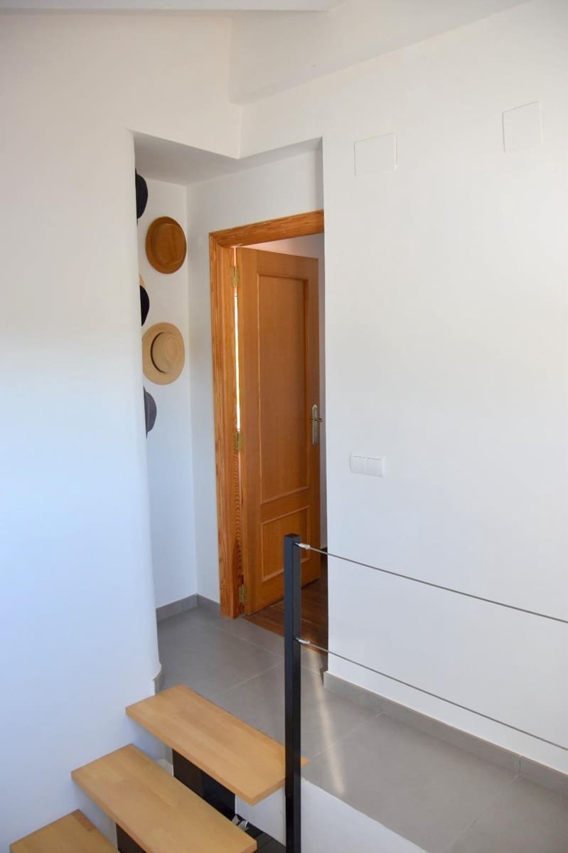 Chalet de 4 habitaciones en Moixent en venta con piscina garaje - 300.000 € (Ref: 9741836)