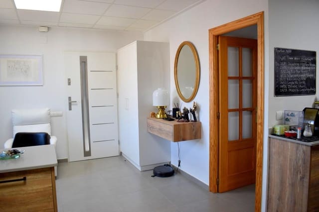 Chalet de 4 habitaciones en Moixent en venta con piscina garaje - 300.000 € (Ref: 9741836)