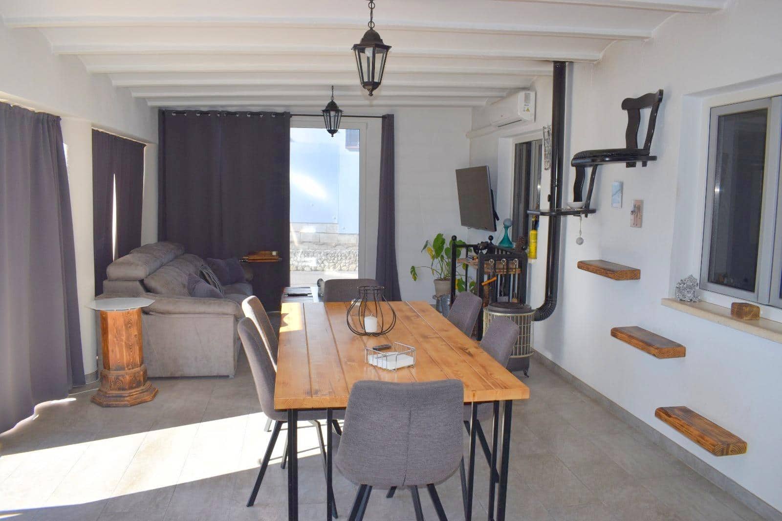 Chalet de 4 habitaciones en Moixent en venta con piscina garaje - 300.000 € (Ref: 9741836)