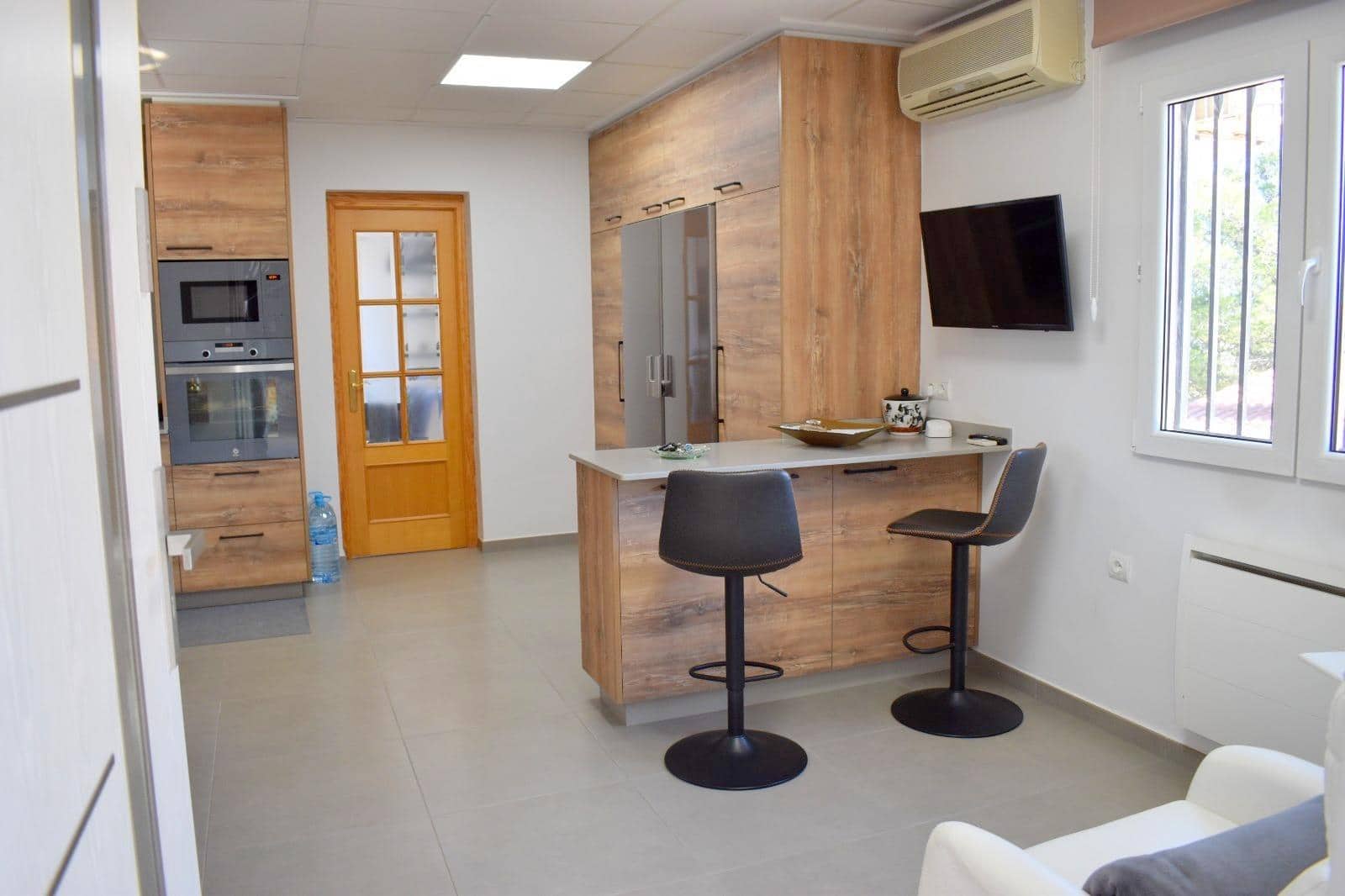 Chalet de 4 habitaciones en Moixent en venta con piscina garaje - 300.000 € (Ref: 9741836)