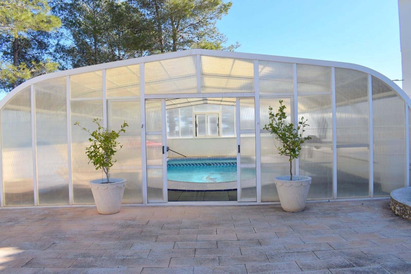 Chalet de 4 habitaciones en Moixent en venta con piscina garaje - 300.000 € (Ref: 9741836)