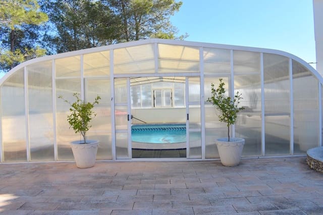 Chalet de 4 habitaciones en Moixent en venta con piscina garaje - 300.000 € (Ref: 9741836)