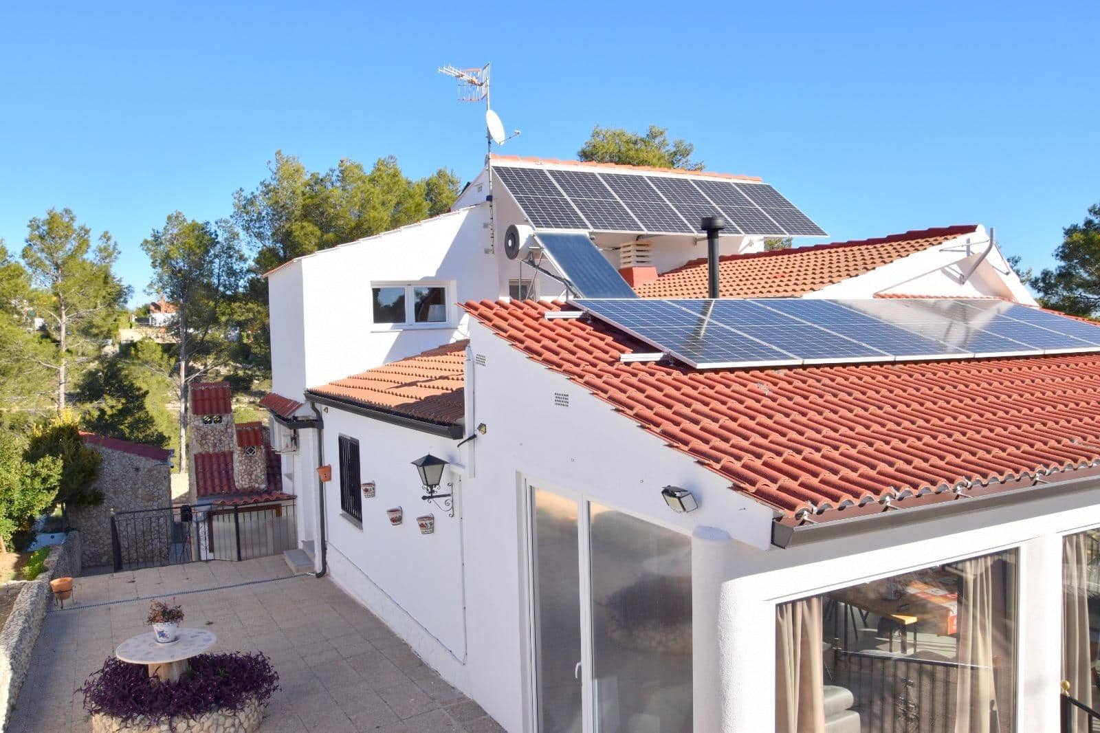 Chalet de 4 habitaciones en Moixent en venta con piscina garaje - 300.000 € (Ref: 9741836)