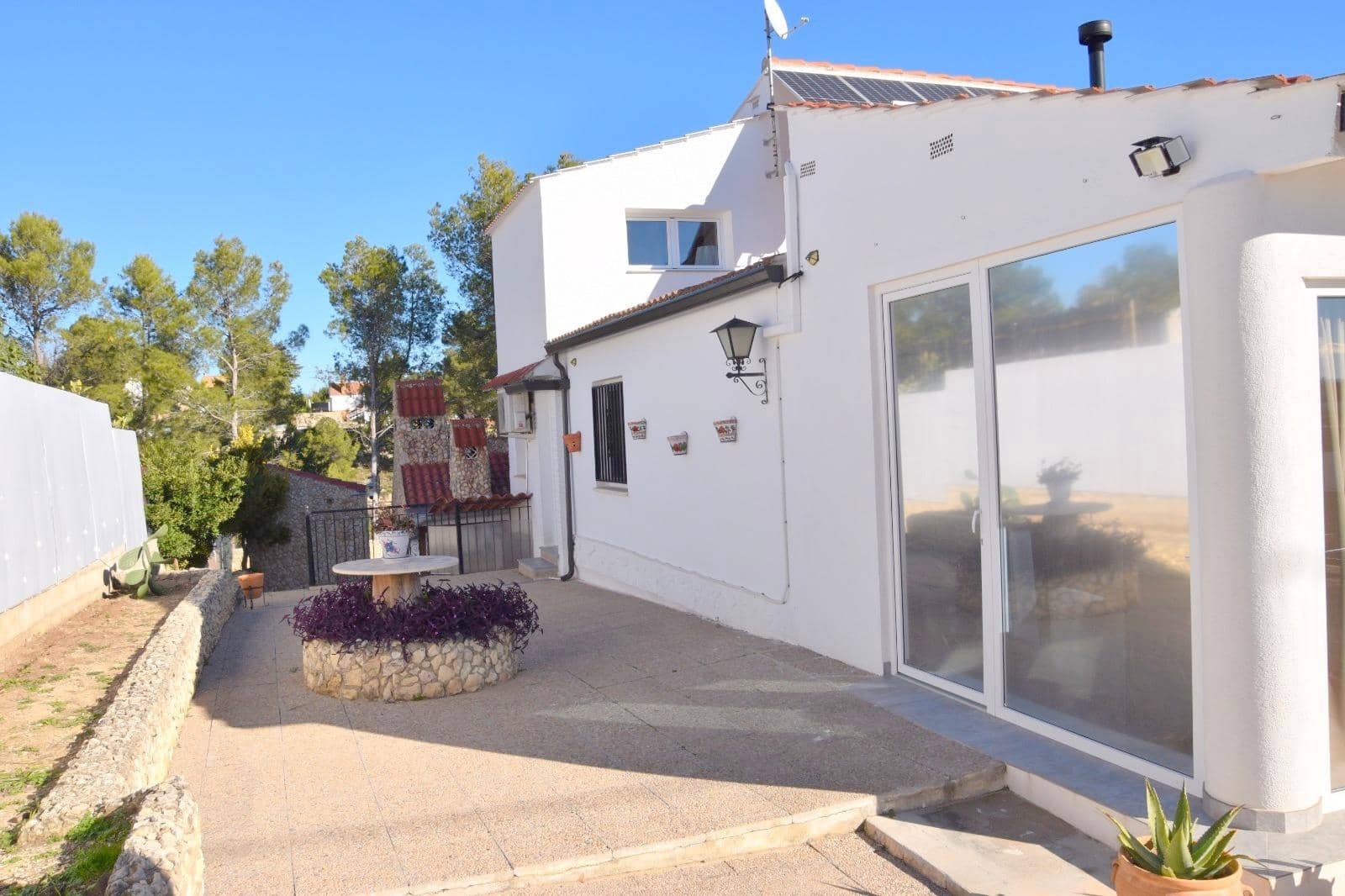 Chalet de 4 habitaciones en Moixent en venta con piscina garaje - 300.000 € (Ref: 9741836)