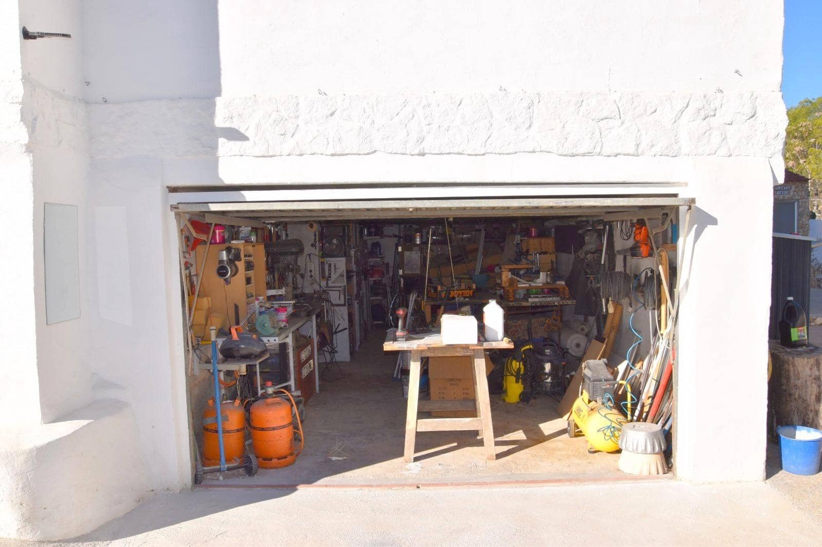 Chalet de 4 habitaciones en Moixent en venta con piscina garaje - 300.000 € (Ref: 9741836)