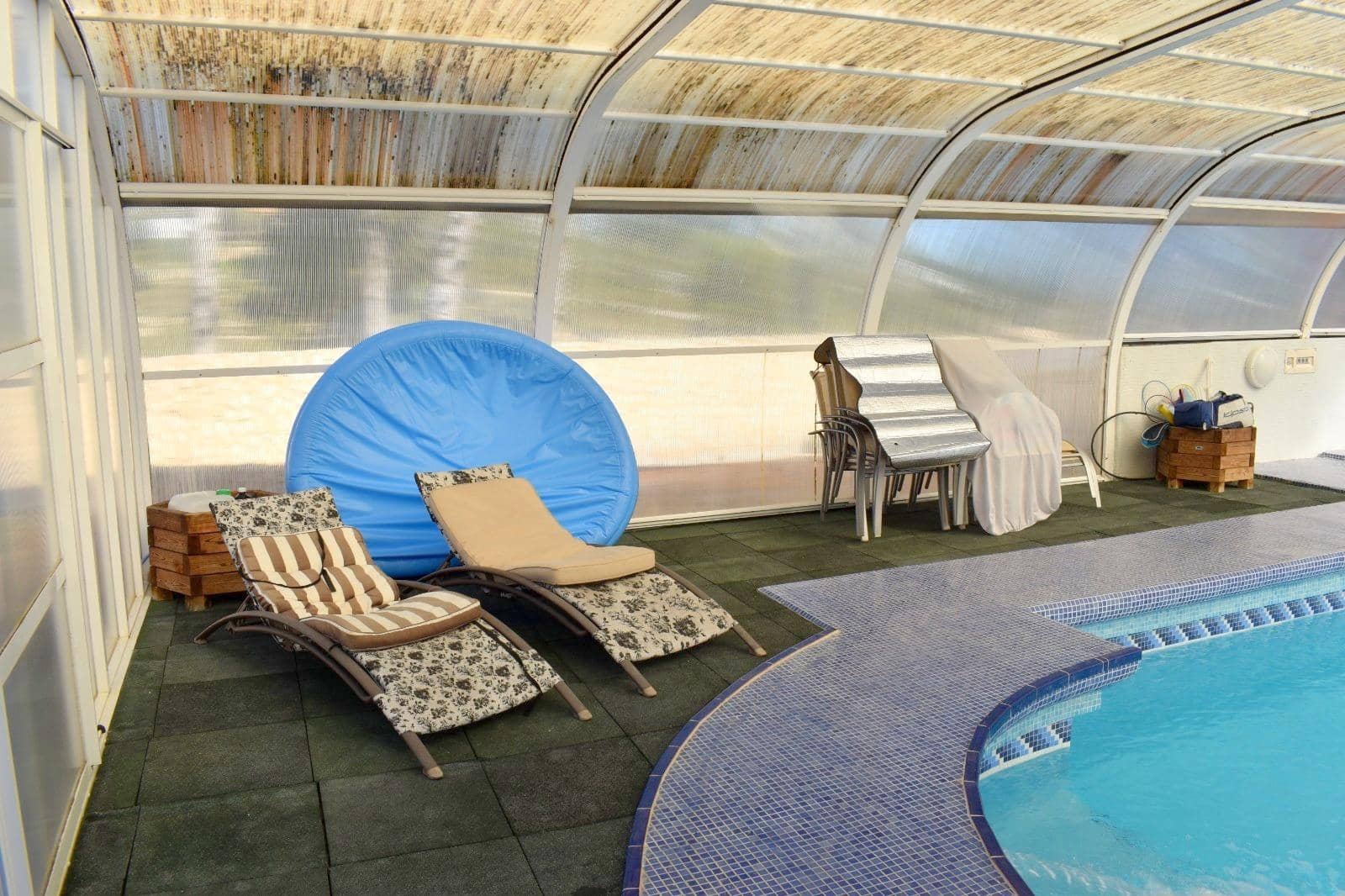 Chalet de 4 habitaciones en Moixent en venta con piscina garaje - 300.000 € (Ref: 9741836)