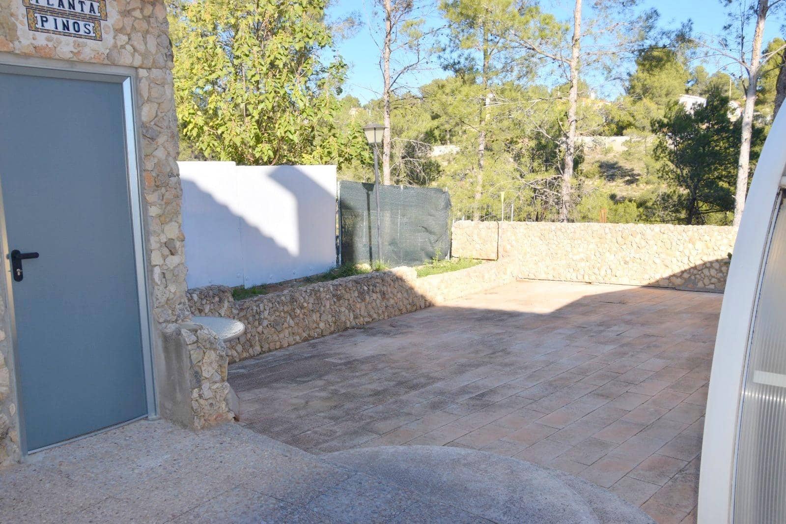 Chalet de 4 habitaciones en Moixent en venta con piscina garaje - 300.000 € (Ref: 9741836)