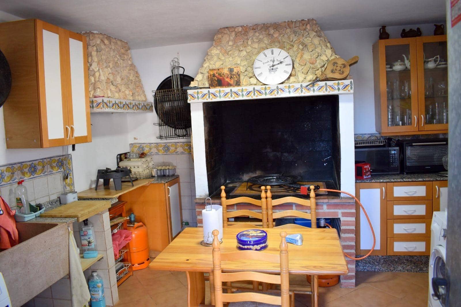 Chalet de 4 habitaciones en Moixent en venta con piscina garaje - 300.000 € (Ref: 9741836)